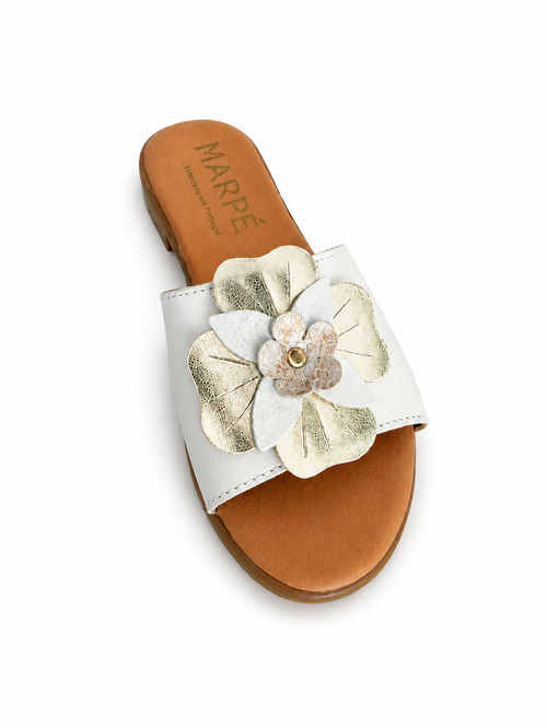 Chinelo Branco com Flor Dourada