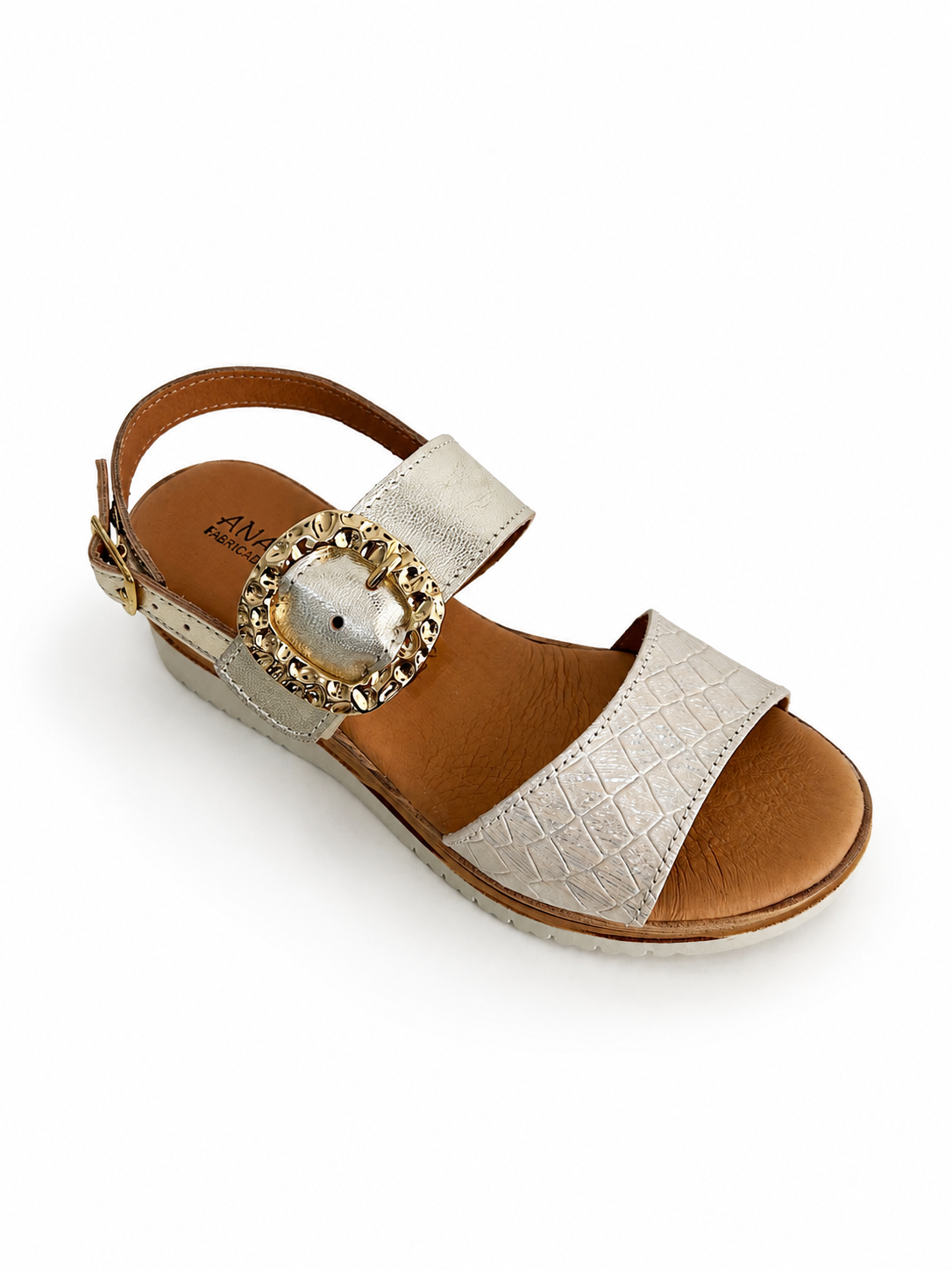 Sandália Dourada com Fivela Decorativa